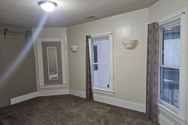 Living - Enjoy the Best College Life Duplex