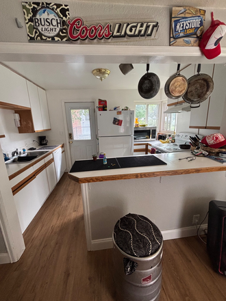 Kitchen - Housing on the hill