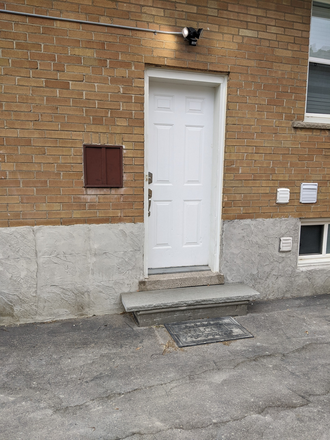 Seperate entrance - 2 /1 bright, transit, comfort, laundry Duplex