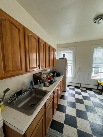 - - Large 4 Bed, Short Bus Ride from Campus! Cambridge for 9/1/24