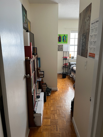 Hallway into bedroom - Room in 3-bedroom Apartment for Summer Sublet