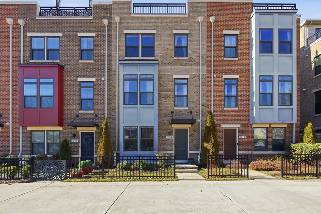 Outside View - Spacious Townhouse for Rent Near Johns Hopkins Hospital – Eager Park, Baltimore