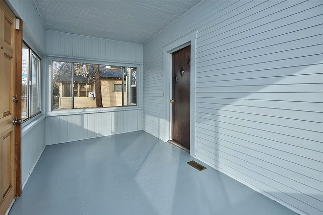 Front porch - Need 3 roommates for 5-bedroom, 3-bath house. Right next to Campus!