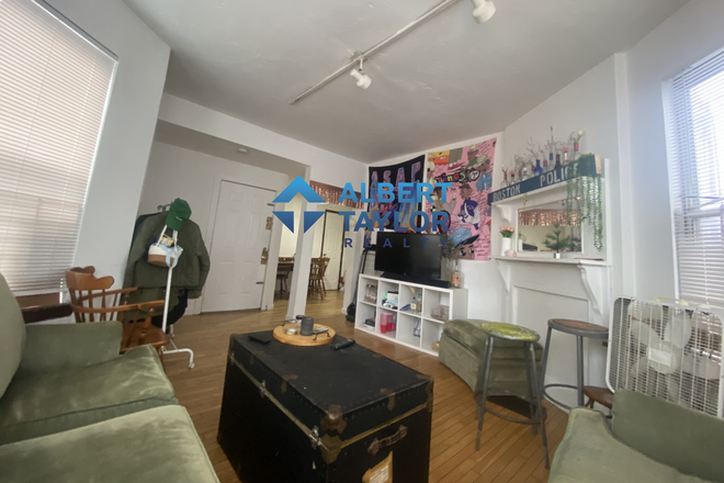Living Area - Cheap 4 Bedroom near Green Line!!