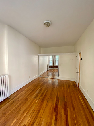 . - 2-bed on hemenway super close to campus! No broker fee. Contact Will McGowan 617.512.5822 Apartments