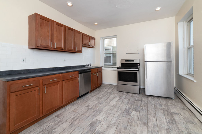 Call NOW for showings! 617-236-8600 - CHESTER ST - HUGE MODERN FLOOR THRU 4BR/1BA AVAIL *9/1/2026* W/ H&HW INC, LNDRY IN BLDNG, EIK, DW!