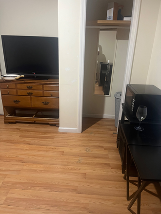 I rent a room, no kitchen, share bathroom - 1 Room in a Family Home close to campus