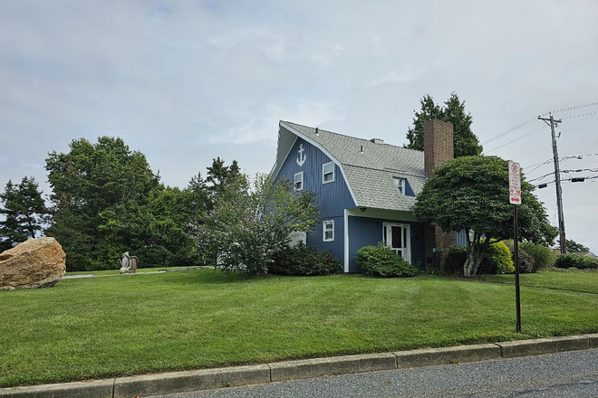 front - 13 Charlestown Blvd Narragansett, RI 02882 House