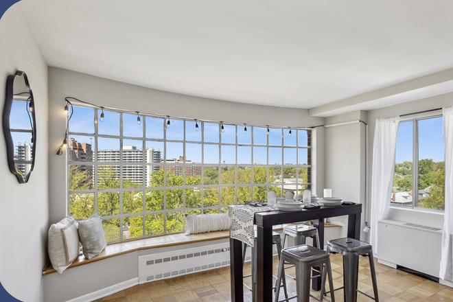 Sunroom - Pleasant View Apartment with Private Bathroom, large space, 5 minute walk to Homewood Campus