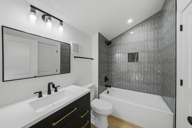 Private Bathroom - Room with private bathroom House