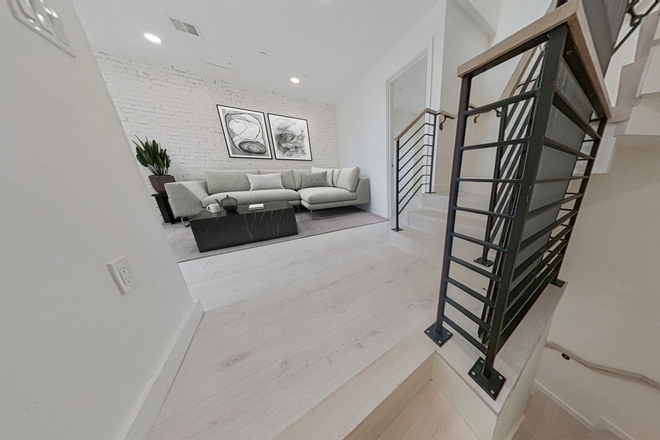 Call NOW for showings! 617-236-8600 - WORTHINGTON ST - TOP FLR DUPLEX 3BR AVAIL *9/1/2026* IN BRIGHAM CRCL W/ 3 BATH, IN UNIT W/D, A/C, DW Apartments