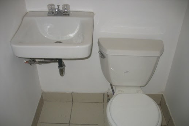 Restroom - $280 - $340 Room For Rent - 40th Market St Apartments