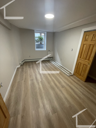 bed - Newly Renovated 4 bed unit in a prime spot in Brookline! Apartments