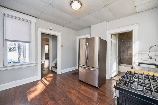 Interior- Kitchen - 2334 Stratford Ave House