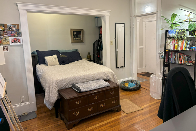 Living - Studio with Alcove on Hemenway Street with modern kitchen Apartments