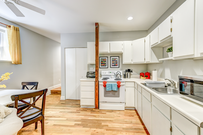 Kitchen - Furnished 1BR  / 1 Bath Apartment in Oakhurst, Decatur