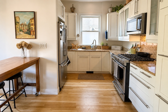 Kitchen - Harvard Square Furnished Luxury 2 Bed Apartment