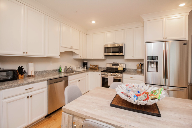 Kitchen - UniversityHaus Boston 1008 Tremont Apartments