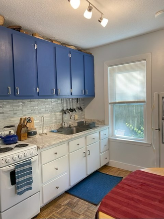 kitchen - fully furnished condo house yard, patio, free internet , cable, minutes to redline