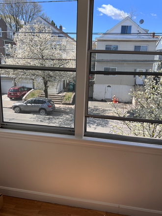 balcony - Room Near Tufts University with Easy Harvard/MBTA Access Apartments