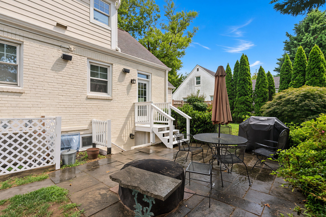 Back yard entrance - Beautiful Large Studio in Bethesda Apartments
