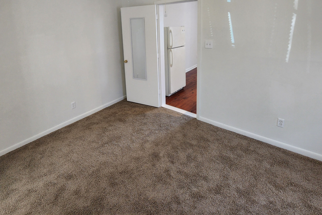 bedroom - Great living for the college norm Duplex