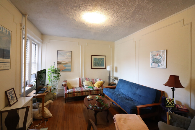 living room - NO FEE! Sunny Brighton 2 bed for 9/1 Apartments