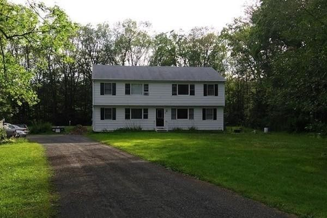 Outside Driveway - 81 Old Amherst Rd. Belchertown..On Amherst line and bus route Apartments