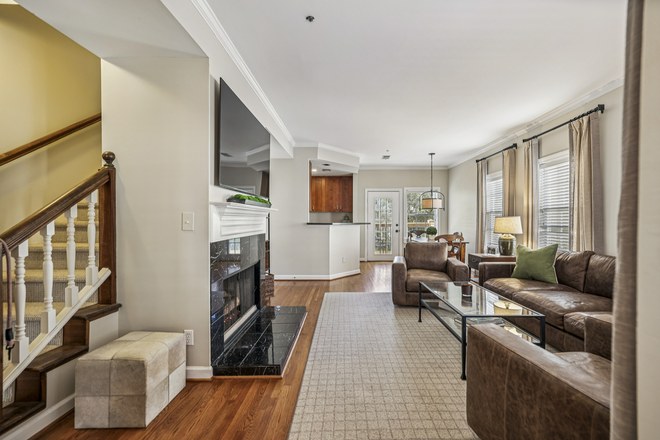 Living room - Stillwood Chase Townhome, close to campus