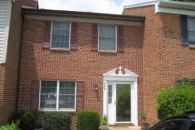 Front Entrance - Townhouse Near Downtown/ JMU $1800.00