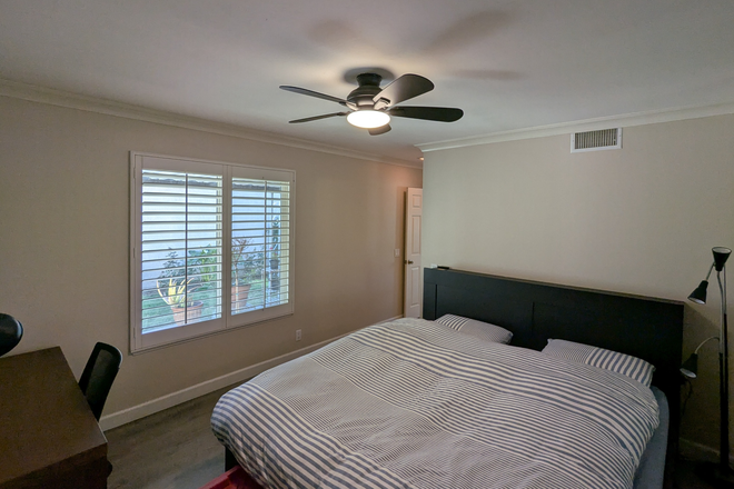 Bedroom, king bed, desk, entry shelves/closet, and full-wall closet - Private King Bed/En-Suite Bath in Irvine House + Garage – 10 min to UCI