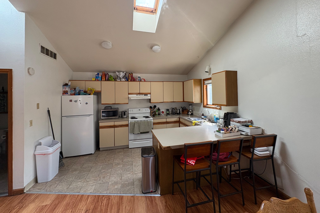 Kitchen - 891 18th St #2 - Spring Sublease Duplex