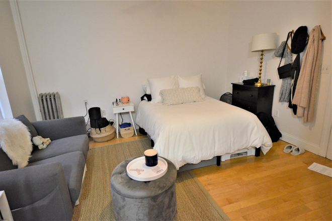 Bedroom - STUDIO SYMPHONY RD - Heat/HotWater INCLUDED! Apartments