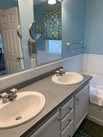 Bath - 59 Sylvan Way Kingston, RI 02881 House