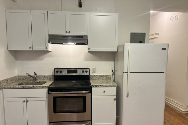 living - RENOVATED STUDIO WITH HEAT/HOT WATER INCLUDED, NO BROKER FEE! 9/1/26!