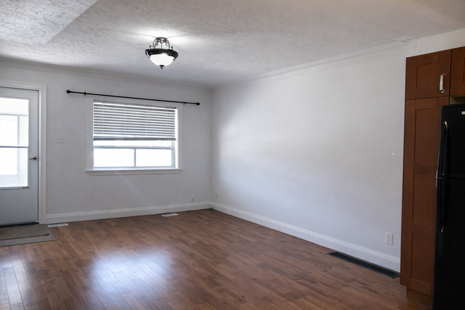 3 Bedrooms : $3,000 per month + utilities - 3 Unfurnished Bedrooms Entire Apartment for rent in Glenholme Avenue