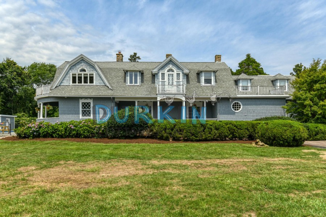 front of house - Spacious 12 Acre Private Lot House