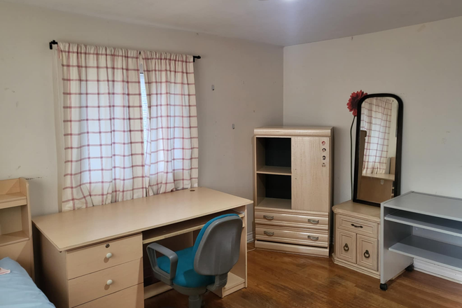 bedroom - 3 minutes walking to UTSc ， House