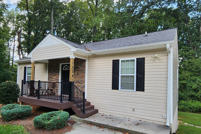 Front Entry - 1024 Ranch Dr House