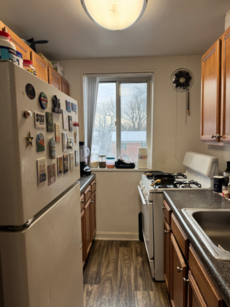 Kitchen - Graduate Hills Apartments