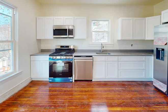 Kitchen - Spacious 3-Bedroom Top-Floor Apartment Near UConn & ECSU – Available June 2025