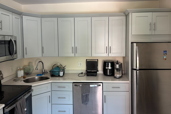 Call NOW for showings! 617-236-8550 - COLUMBUS AVE - GREAT DEAL ACROSS FROM CAMPUS! 4BR/1BA W/ LNDRY IN BLDNG, LRG BDRMS AVAIL *9/1/2025* Apartments