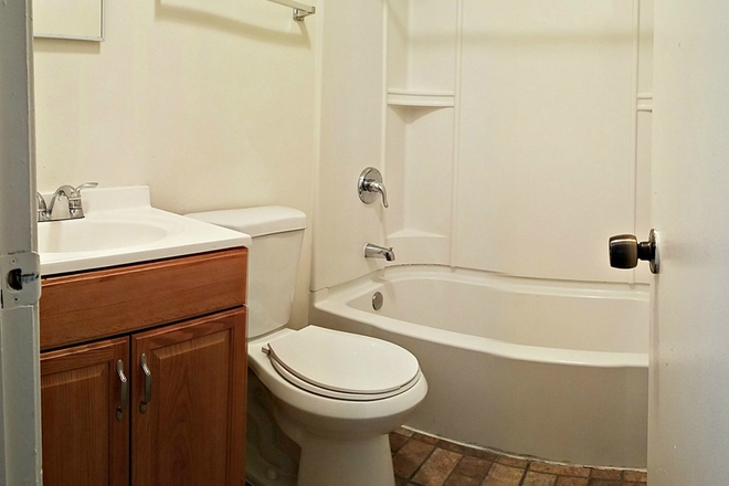 bathroom 1 - (ODUrent) 1336 W. 42nd St Units A & B Duplex