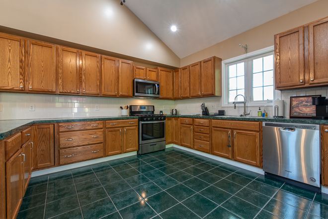 Kitchen - Available for a group of 4! 4 Bedroom in Bonnet Shores! House