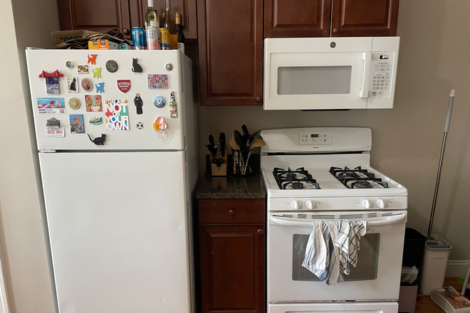 Kitchen - Fully furinished apartment close to Harvard's campus, right next to the Whole Foods and Trader Joe's
