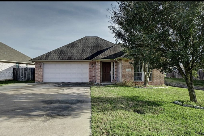 Front of house - 1008 Gardenia Home