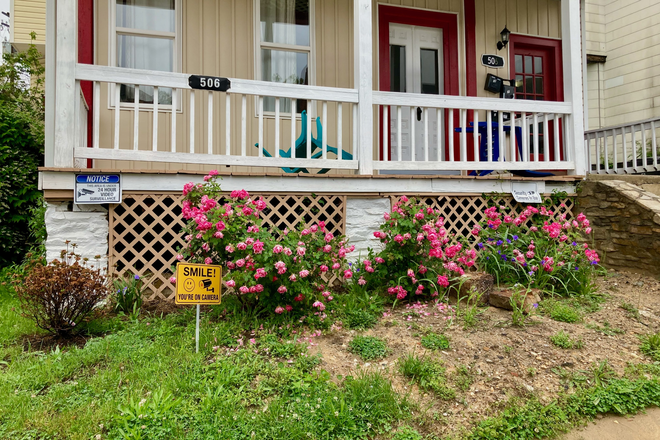 front yard - Fully Furnished Private Rooms with Utilities, High Speed Wifi Apartments