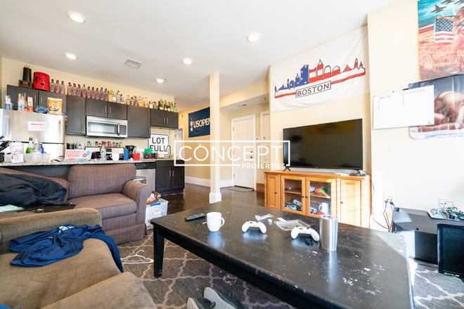 9 Carmel #2 - [9.1.2026] 5 beds 2 baths on Carmel St [No broker fee]