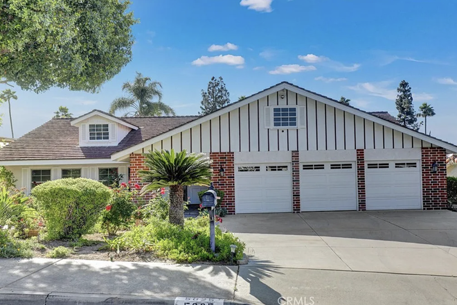 Outside - Bright & Clean Room for Rent! House