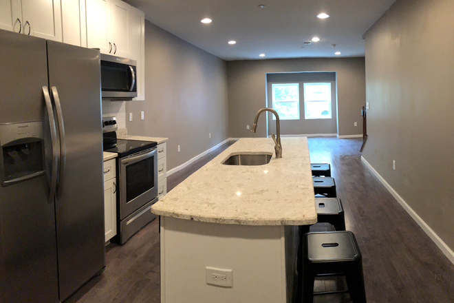 Kitchen - Off Campus Philly - Private ROOF DECK In This Luxury 5 Bed 4.5 Bath Unit Apartments